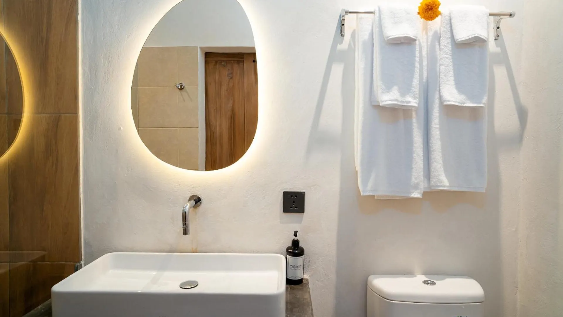 Alaya Homes C - Elegant Japandi Loft Suite In Seminyak 0*,  Indonésie